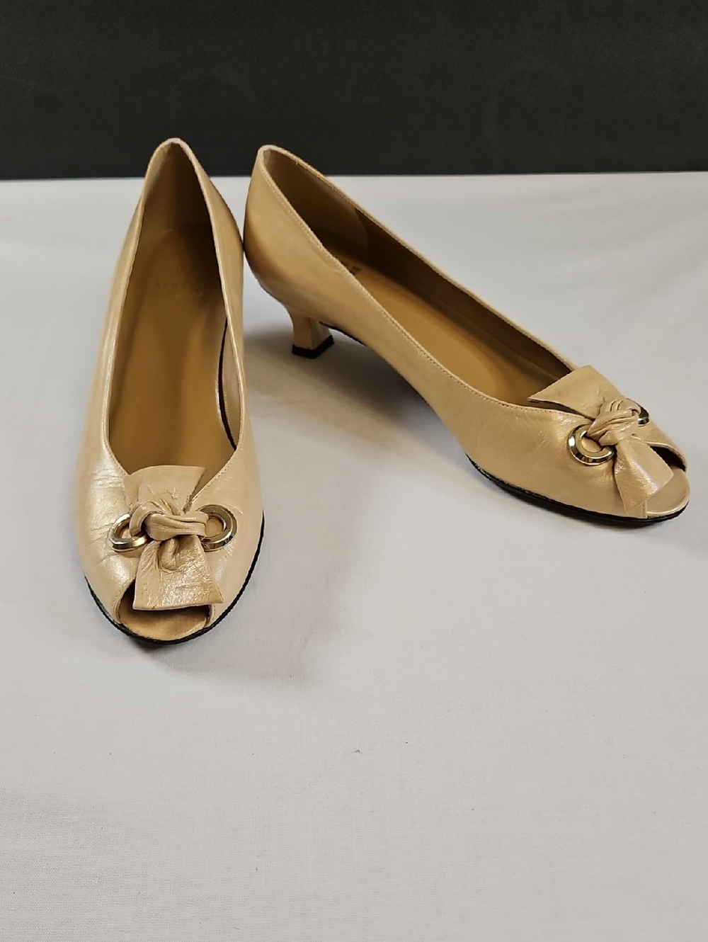 Stuart Weitzman Peep Toe Kitten Heels, Tan, Size 8